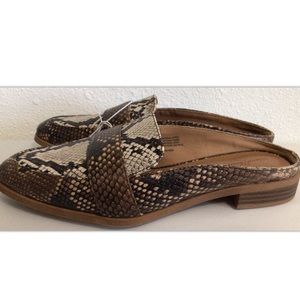 Universal thread by Target slip on shoes Sz 6